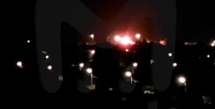 В Орловской области произошел взрыв на нефтебазе и вспыхнул пожар: россияне пожаловались на атаку дрона. Видео