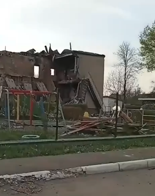 "Видео, от которого разрывается сердце": сеть взбудоражили кадры с реакцией девочки на разрушенный оккупантами детсад