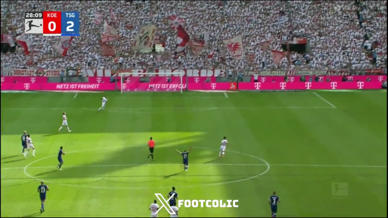 Футболист в Германии забил невероятный "радиоуправляемый" гол с центра поля. Видео