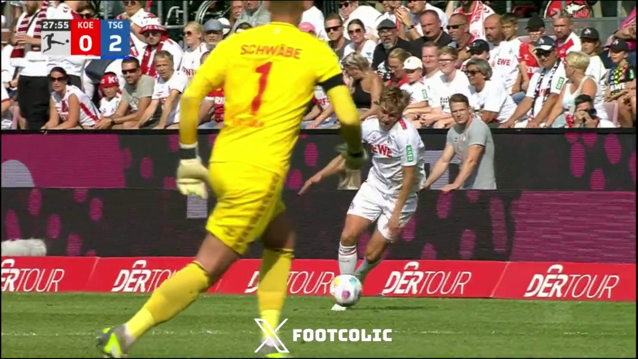 Футболист в Германии забил невероятный "радиоуправляемый" гол с центра поля. Видео