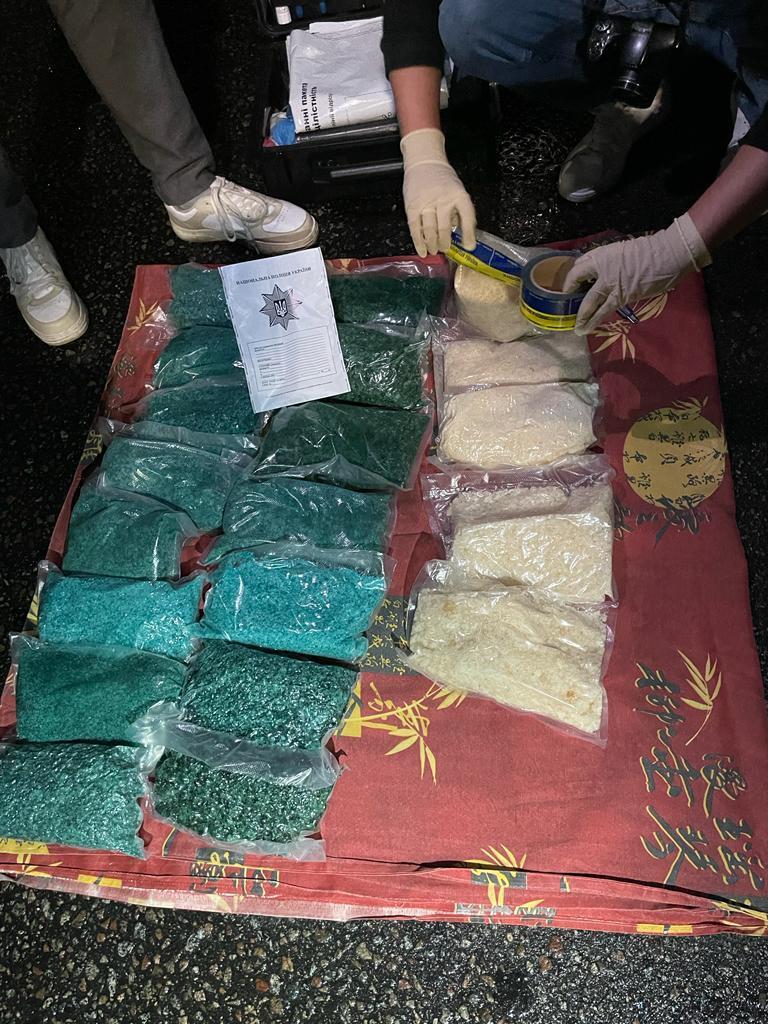 У Києві затримали трьох наркоторговців: вилучили 40 кілограмів "товару" на 10 млн грн. Фото