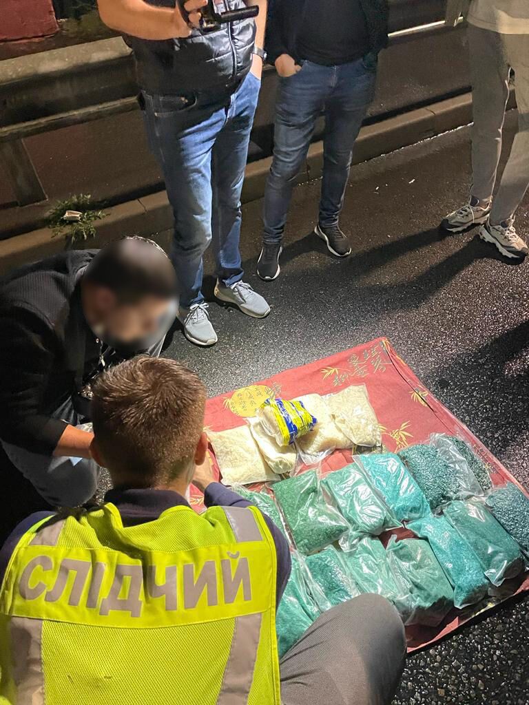 У Києві затримали трьох наркоторговців: вилучили 40 кілограмів "товару" на 10 млн грн. Фото