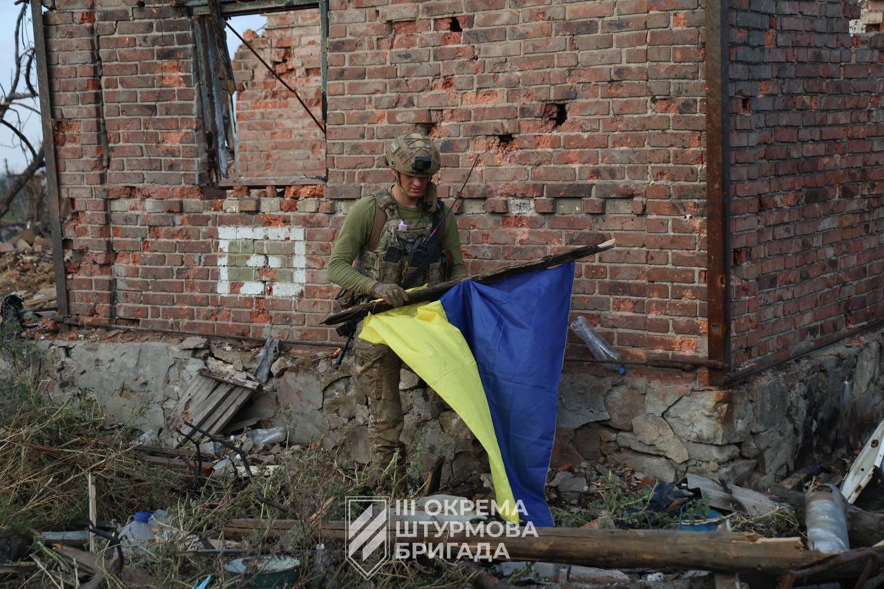 Появились новые кадры с флагом Украины над Андреевкой: в чем стратегическое значение освобождения села и какие преимущества получили ВСУ. Карта