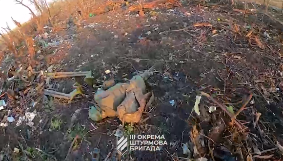  Шлях до перемоги – це дорога з російських трупів: у 3-й ОШБр показали околиці звільненої Андріївки. Відео