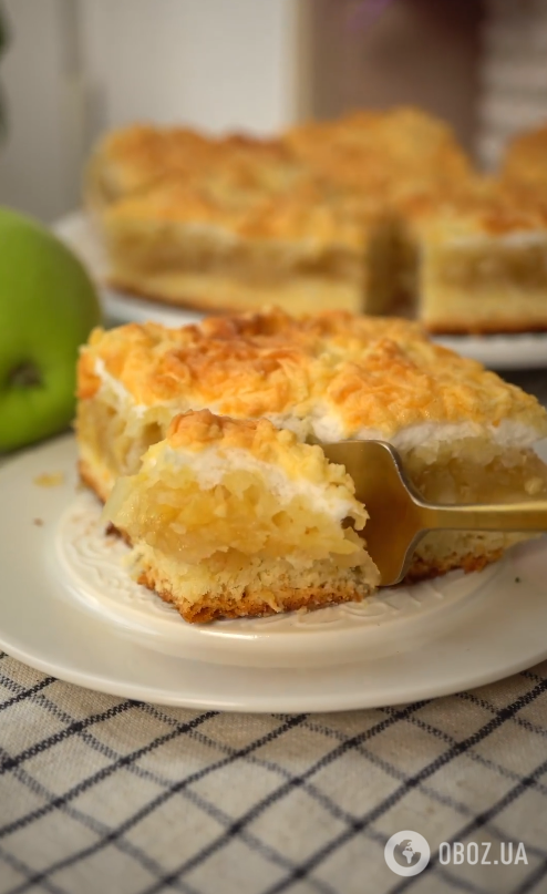Сезонний тертий пиріг з яблуками та грушами: як приготувати популярну випічку 
