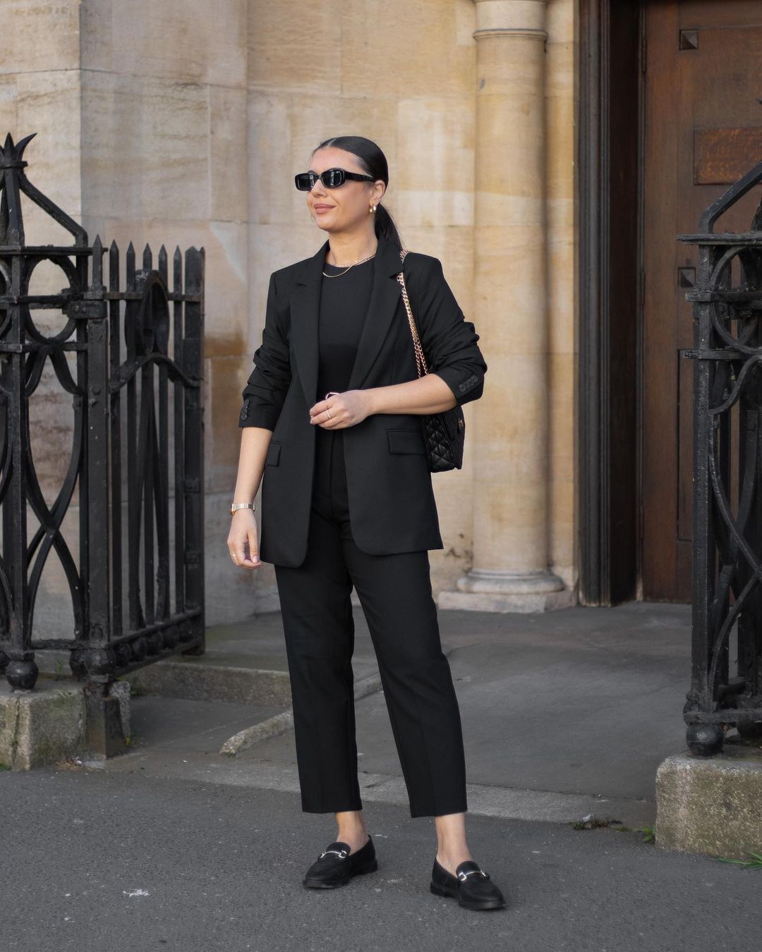 5 стильных ошибок, которые мы делаем, когда носим черную одежду