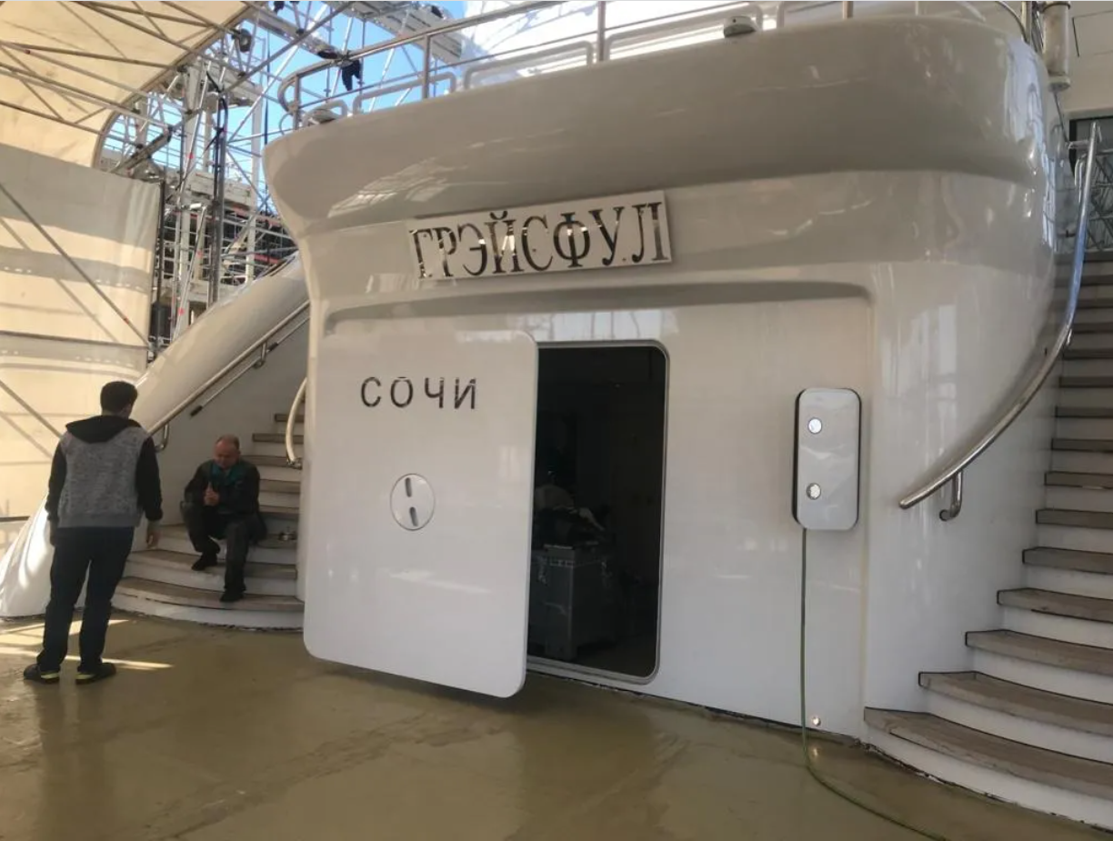 Одна з найрозкішніших у світі: у мережу потрапили нові фото і унікальні документи щодо яхти Путіна "Грейсфул"