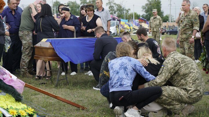 Похорон пілота вертольота Мі-8