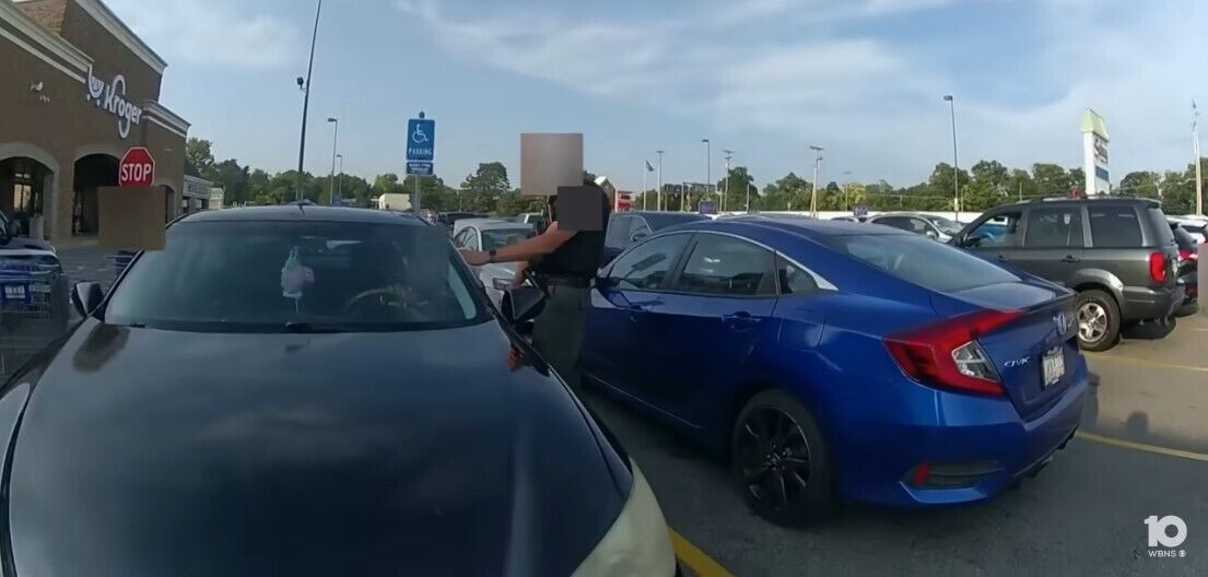 В США полицейский застрелил беременную женщину, отказавшуюся выйти из авто: общество его поддержало. Видео