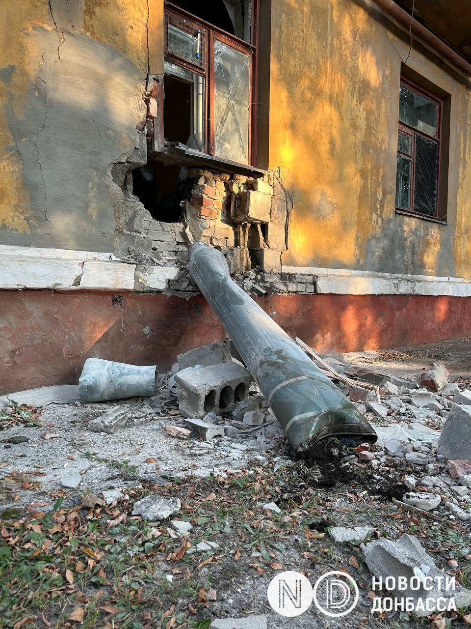 Россияне обстреляли Краматорск: разбили кладбище и попали в дорогу рядом с домами. Фото и видео