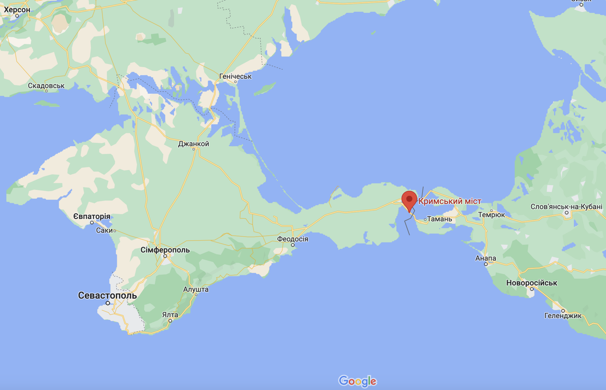 У районі Кримського мосту пролунали вибухи: у РФ заявили про атаку морськими дронами