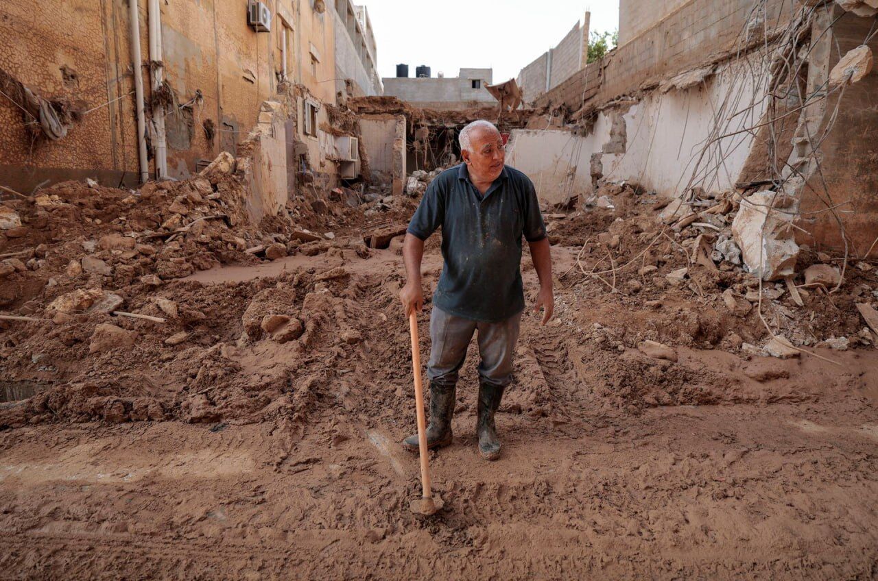 Разрушенные дома и горы грязи: как выглядит ливийский город Дерна после затопления. Фото