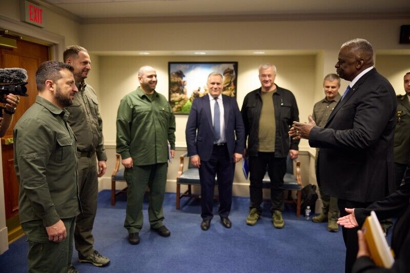 Обговорили постачання засобів дальнього ураження: Зеленський у Пентагоні зустрівся з міністром оборони США Остіном. Фото
