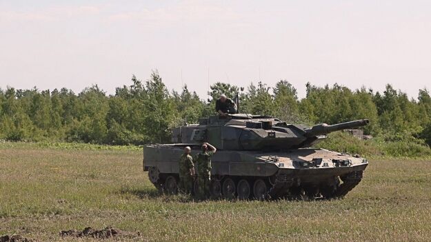 Швеция передала Украине десять танков Stridsvagn 122: как они усилят ВСУ. Фото