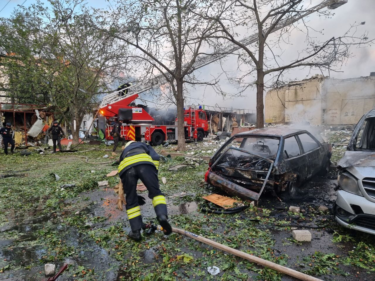 В Черкассах есть попадание в гостиницу, возник пожар: пострадали 11 человек. Фото и видео