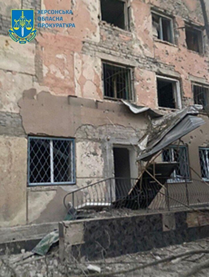 Попали в общежитие, когда люди спали: оккупанты ночью ударили по Херсону, есть погибшие и раненые. Фото и видео