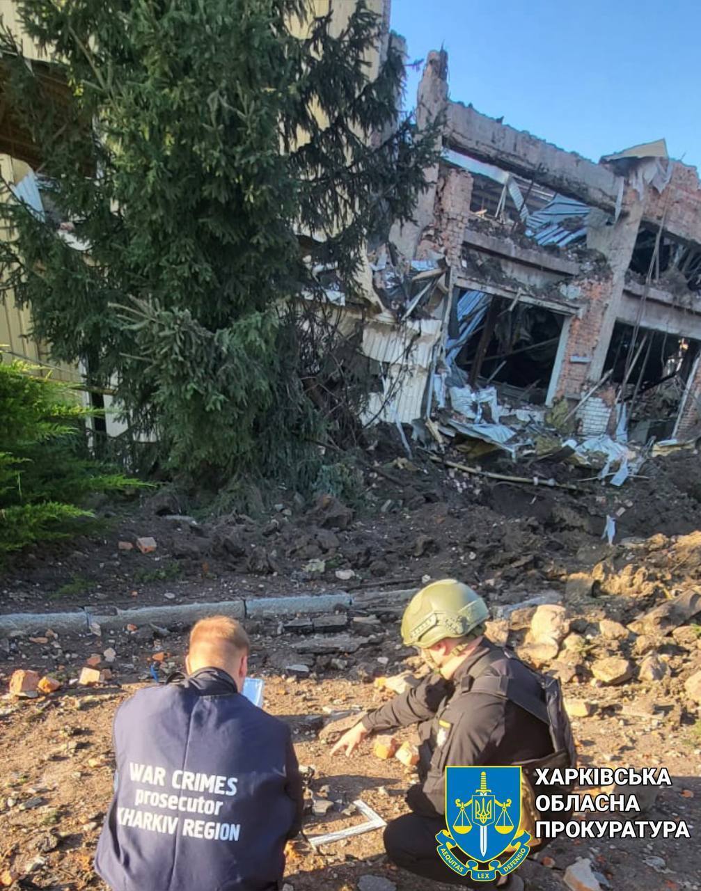 Оккупанты нанесли шесть ударов по Харькову: разрушено складское здание, есть пострадавшие. Фото