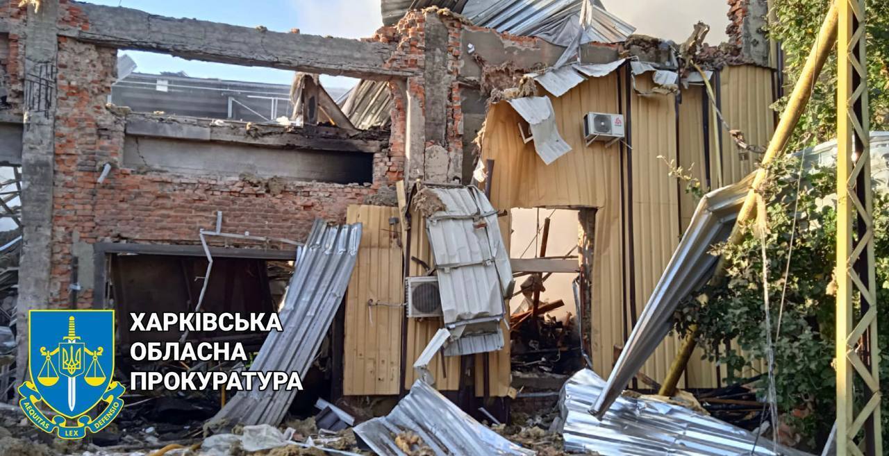 Окупанти завдали шість ударів по Харкову: зруйновано складську будівлю, є постраждалі. Фото