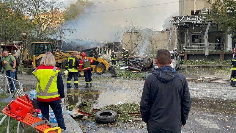 В Черкассах есть попадание в гостиницу, возник пожар: пострадали 11 человек. Фото и видео