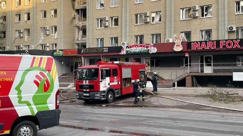 В Черкассах есть попадание в гостиницу, возник пожар: пострадали 11 человек. Фото и видео