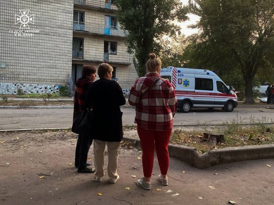 Сили ППО знищили понад 20 ворожих цілей у небі над Києвом. Фото і відео