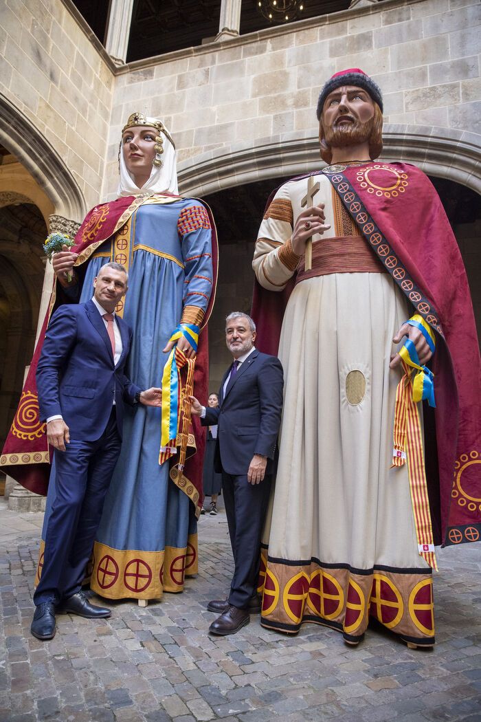 Киев на главном празднике Барселоны представит фигуры-великаны княгини Ольги и князя Владимира