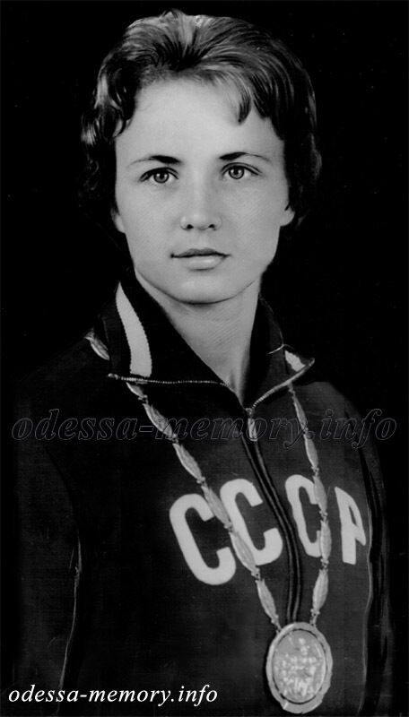 Очаровала диктатора Кубы и поразила мир "мужскими" прыжками: украинская гимнастка прославила СССР и опередила время