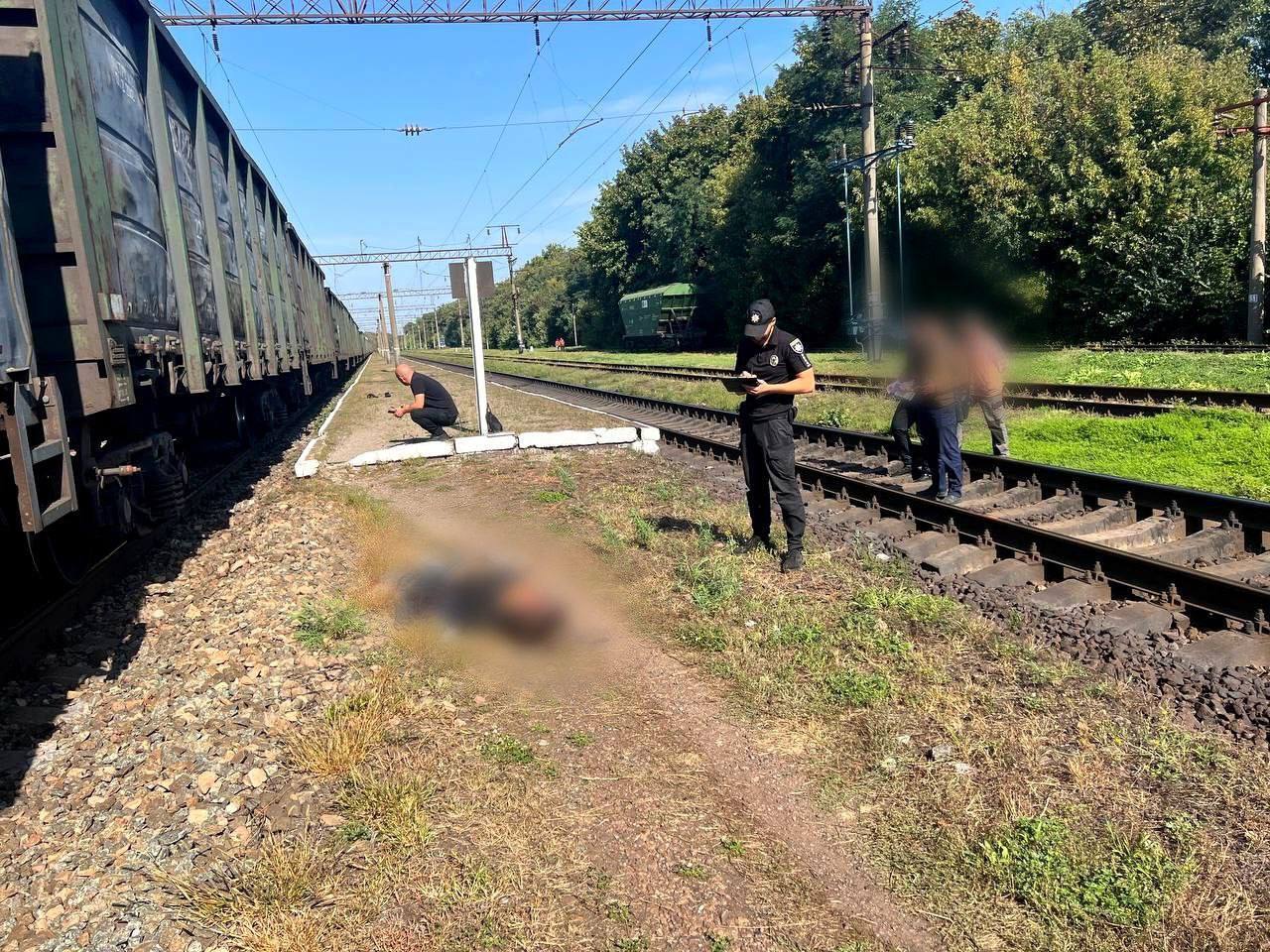 В Киевской области грузовой поезд сбил насмерть мужчину. Фото