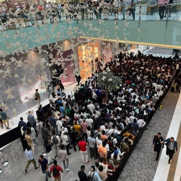 У світі почалася істерія iPhone 15: у Дубаї в перший день продажів влаштували масову бійку. Відео