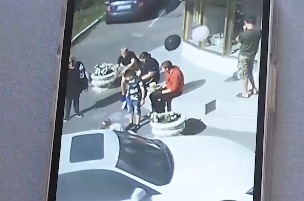 На Киевщине разразился скандал из-за патриотических рисунков: владелица салона красоты открестилась, но ей "отплатили". Видео