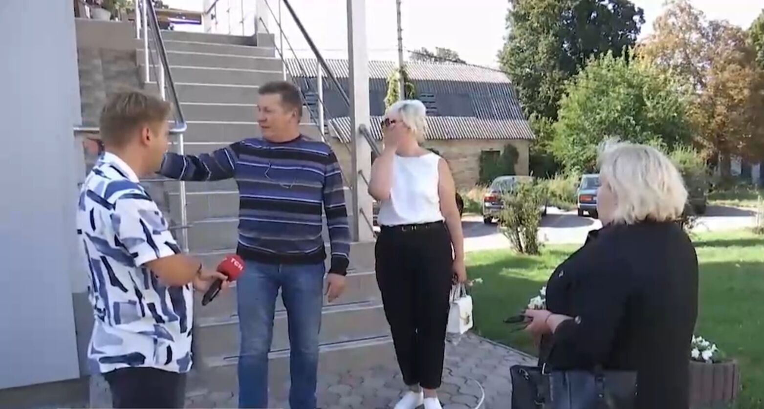 На Киевщине разразился скандал из-за патриотических рисунков: владелица салона красоты открестилась, но ей "отплатили". Видео