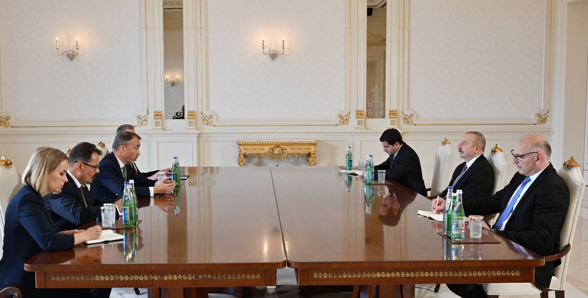 "Сейчас для этого лучшие возможности": Алиев намекнул на готовность заключить мирный договор с Арменией
