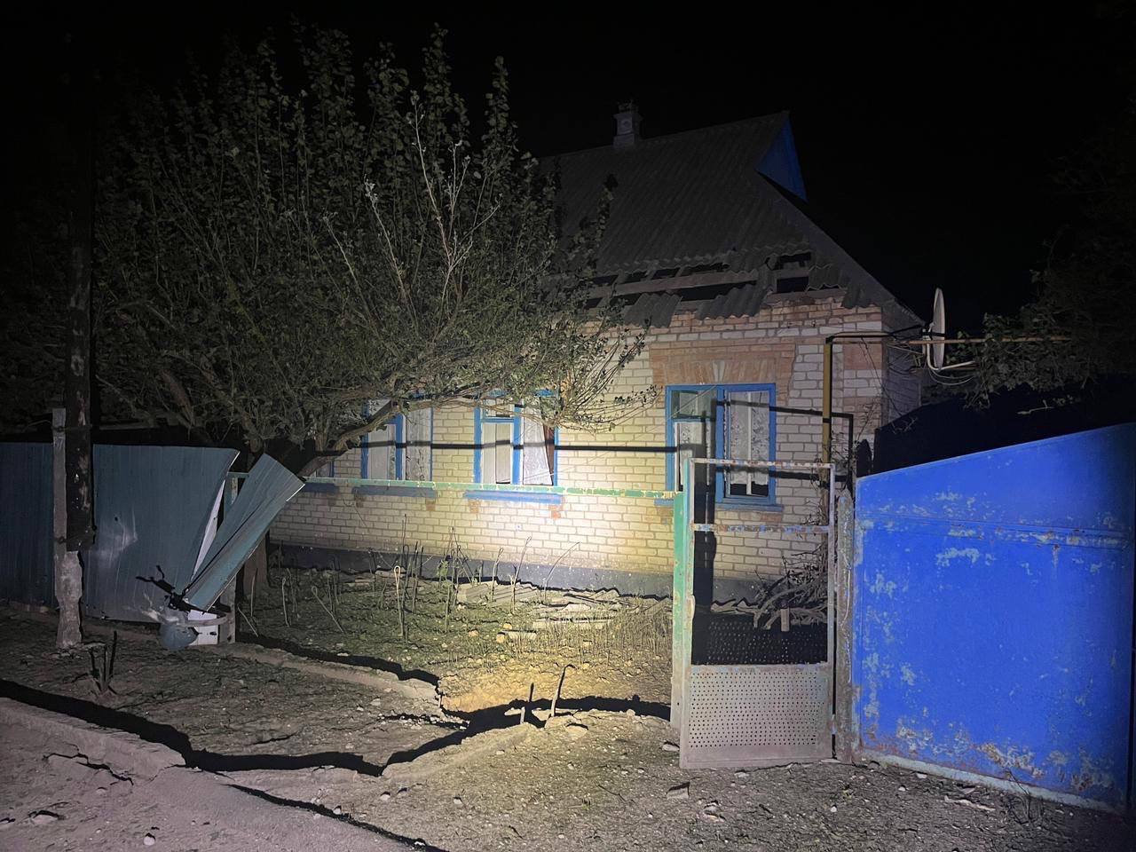 Россияне ночью обстреляли Никополь: поврежден детсад, есть раненный. Фото