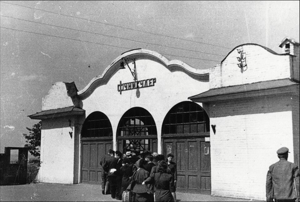 У мережі показали, як протягом майже 120 років еволюціонувала верхня станція Київського фунікулера. Архівні фото