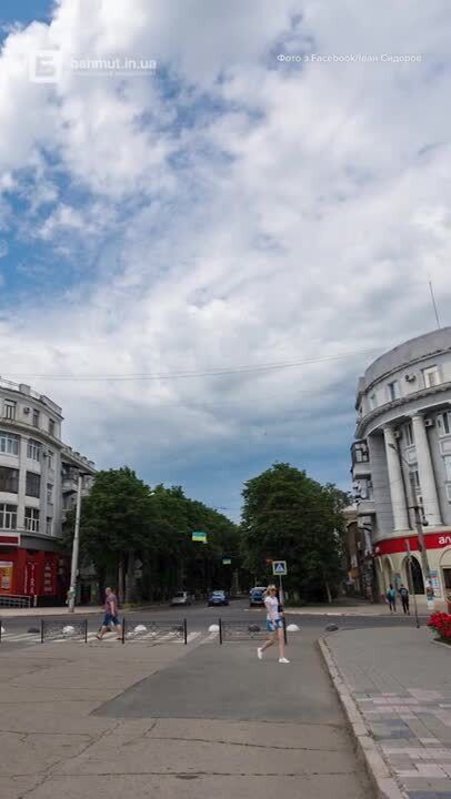 Квітуче місто перетворилося на руїни: у мережі показали, що зробили з Бахмутом окупанти. Відео 