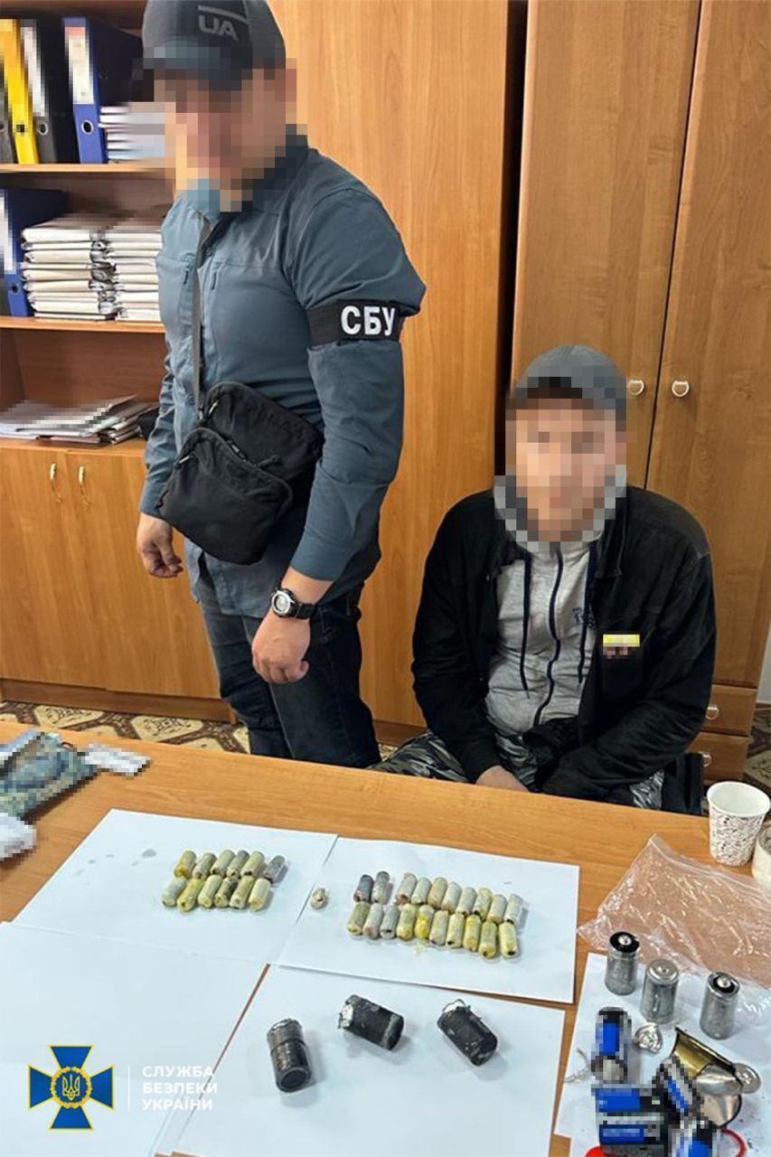 Перевозил в желудке кокаин на 3,5 млн грн: СБУ задержала на границе Украины наркоторговца. Фото