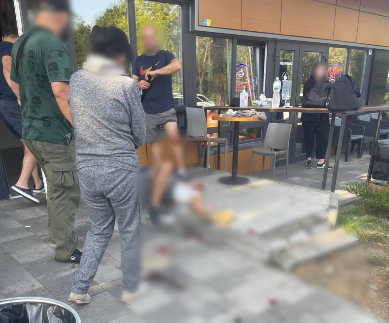 В Киевской области произошла драка возле кафе: нападавшие скрылись, объявлен план "Перехват". Фото