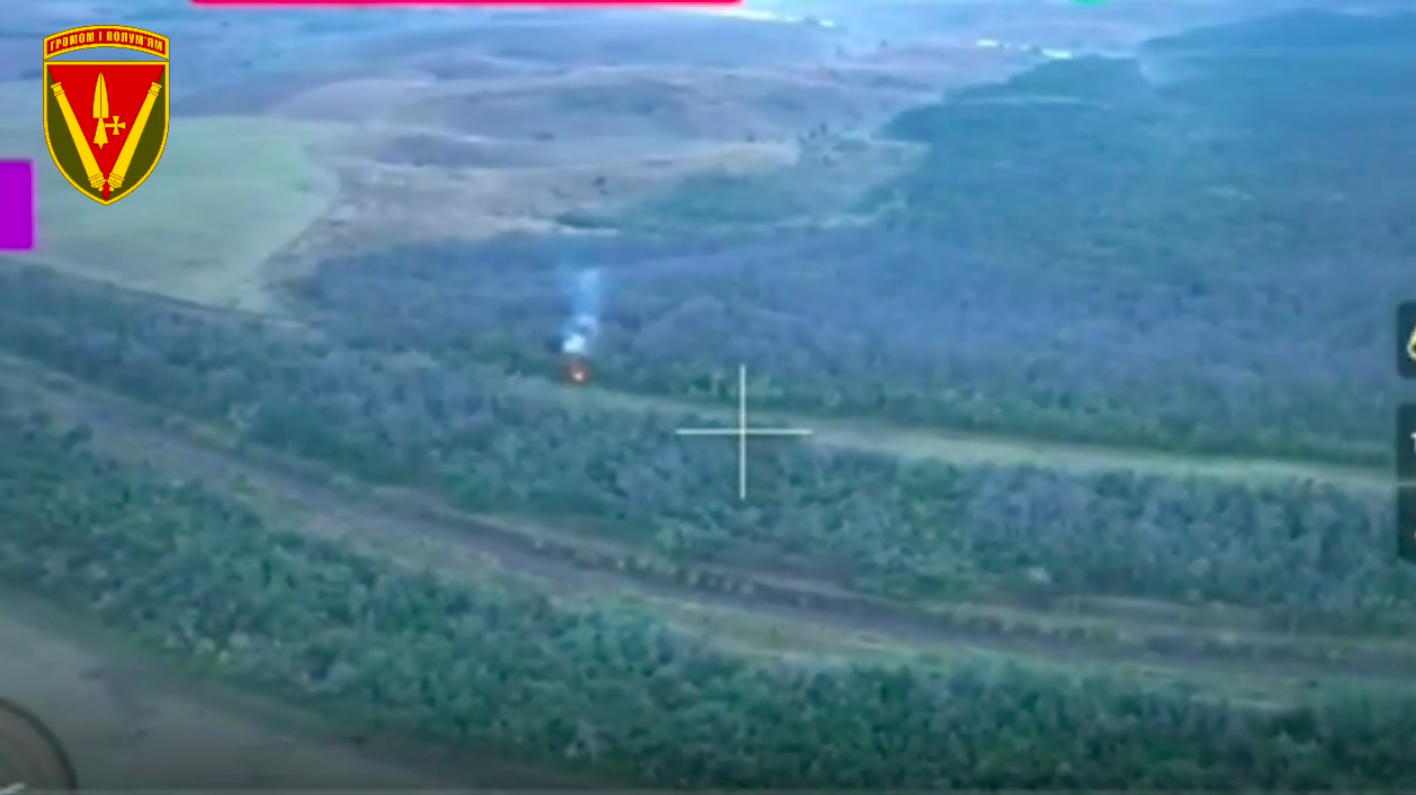 Уничтожают все, что находят: украинские артиллеристы показали эффектные удары по врагу. Видео
