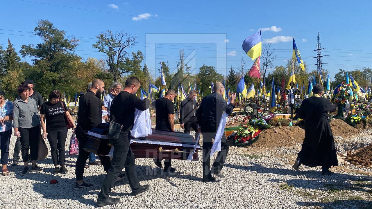 "Воин со смелым сердцем": в Кривом Роге простились с защитником, погибшим под Клещиевкой. Фото