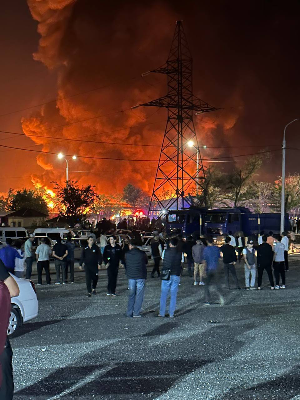 В Ташкенте прогремел мощный взрыв на таможенном складе: вспыхнул сильный пожар. Фото и видео