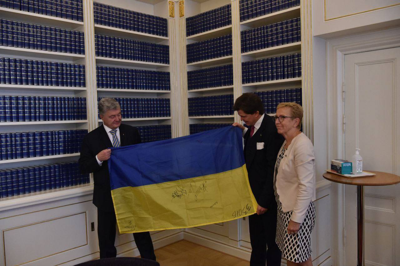 Ми чекаємо на Gripen: Порошенко у Стокгольмі обговорив постачання зброї та членство України в ЄС