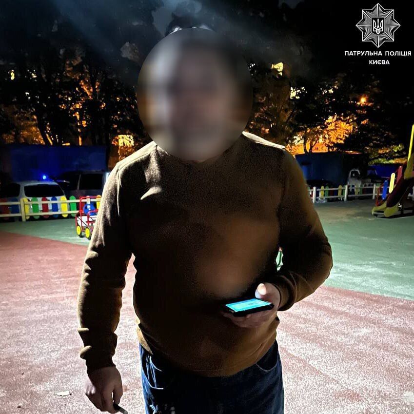 В Киеве задержали мужчину, который пьяным стрелял из арбалета на детской площадке. Фото