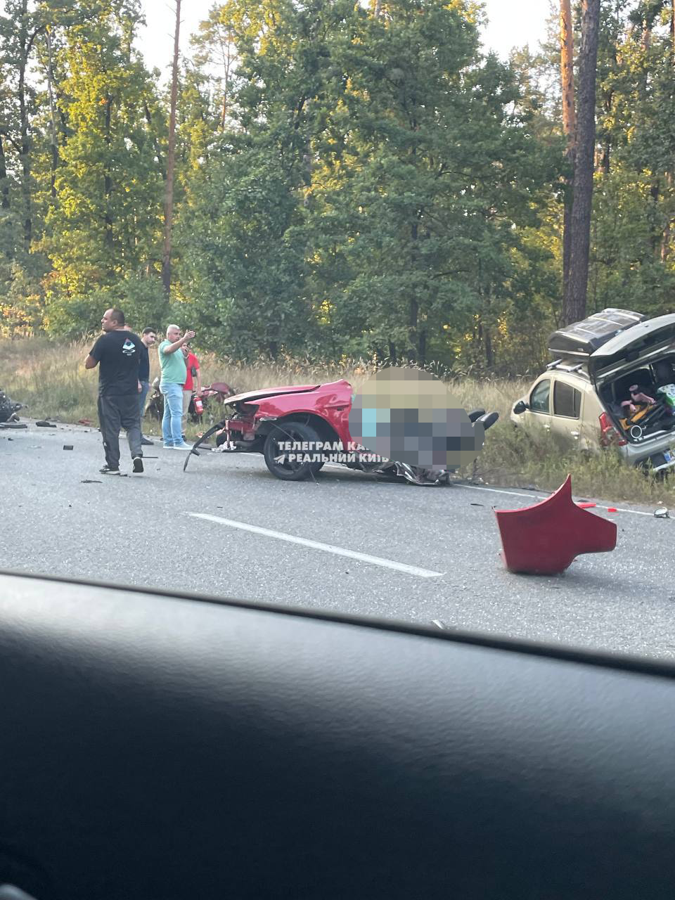 У Києві трапилася страшна ДТП, загинули дві людини: фото і відео з місця