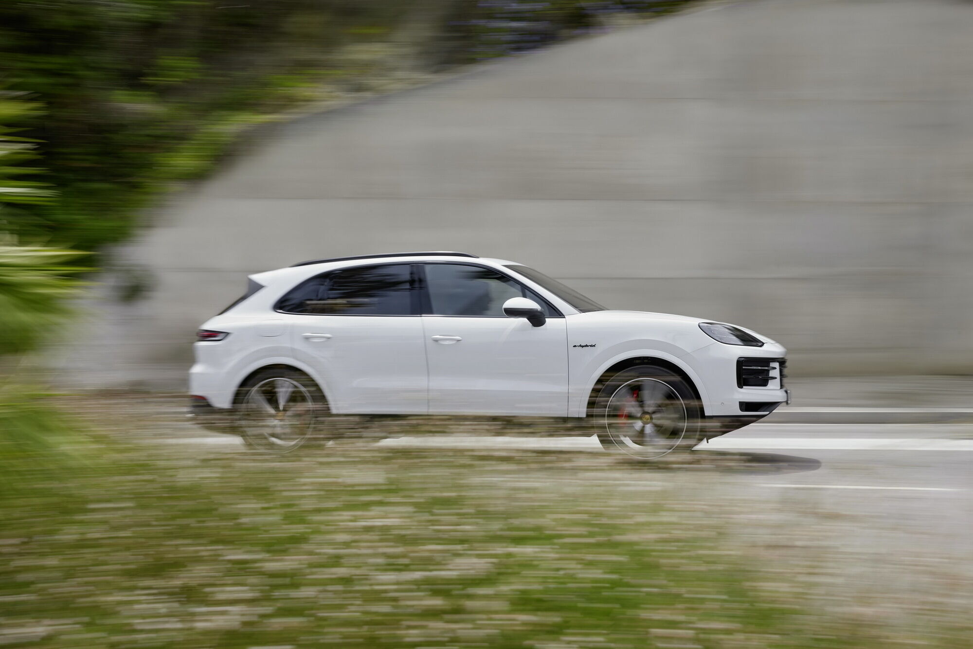 Porsche показав новий гібридний Cayenne