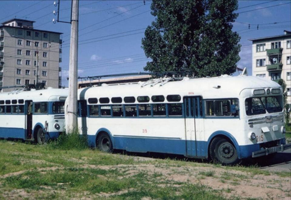 В 1966 году в депо Киева был создан первый в мировой практике троллейбусный "поезд". Фото и история