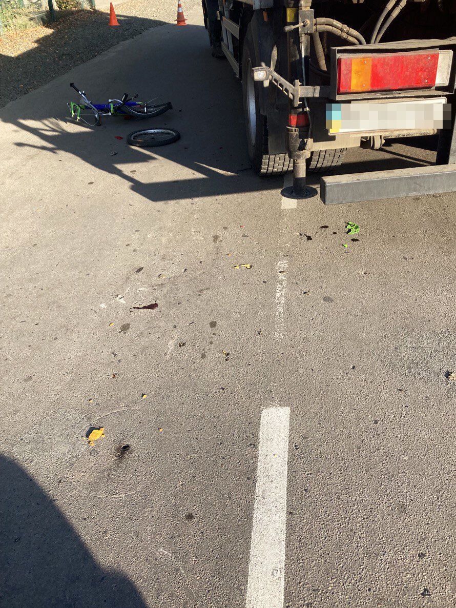 В Ривненской области грузовик сбил 5-летнего мальчика-велосипедиста: он скончался в больнице. Фото