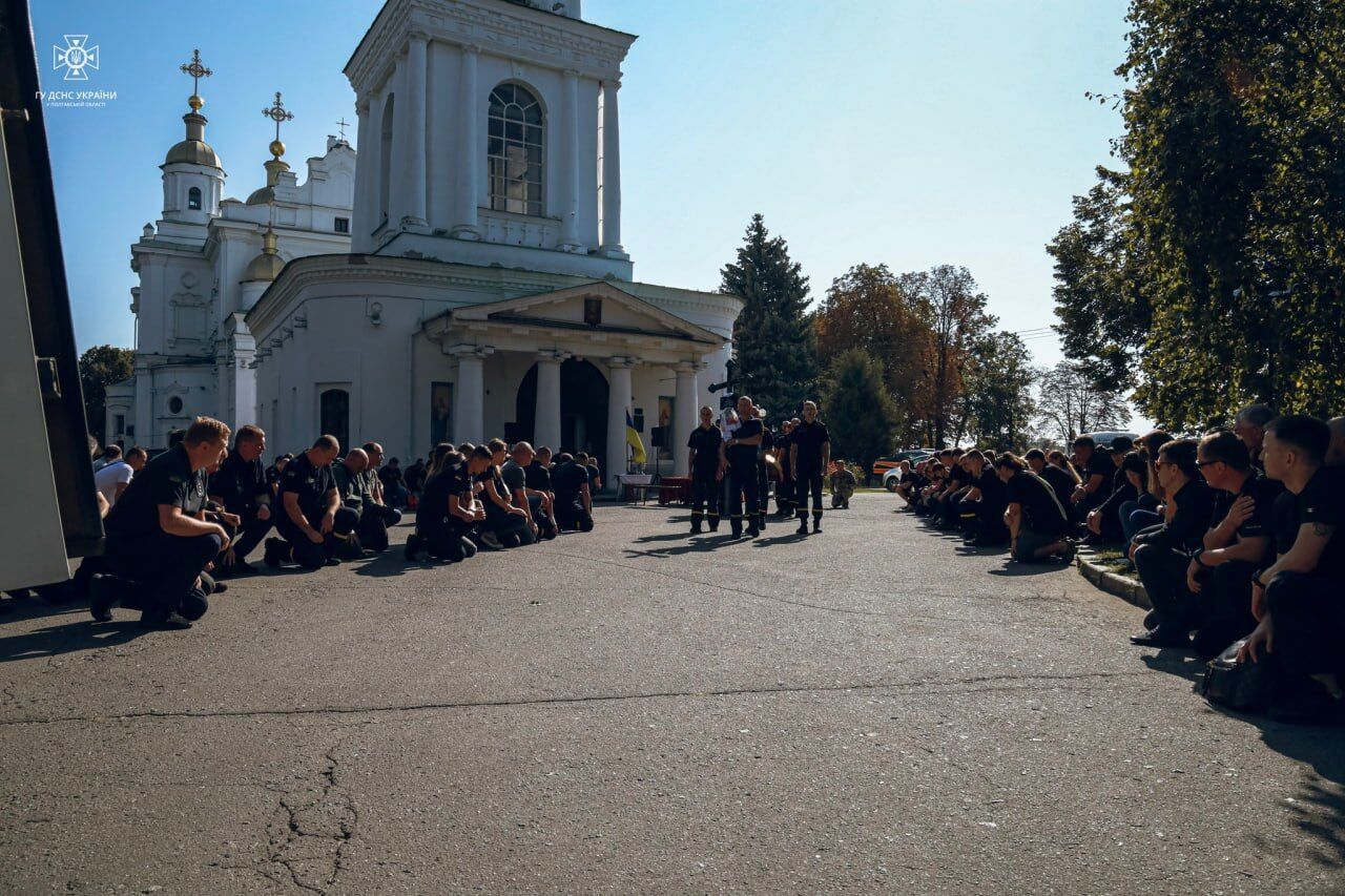 Загинув під час розмінування Донеччини: у Полтаві попрощалися із сапером Дмитром Цисем. Фото