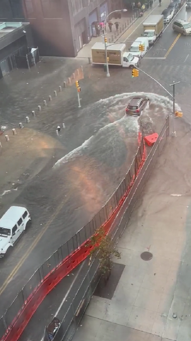 У Нью-Йорку через сильні зливи оголосили надзвичайний стан: що відбувається