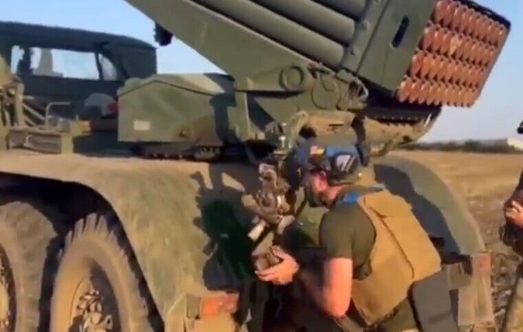Украинские воины показали, как уничтожают пехоту врага под Бахмутом: взрывное видео