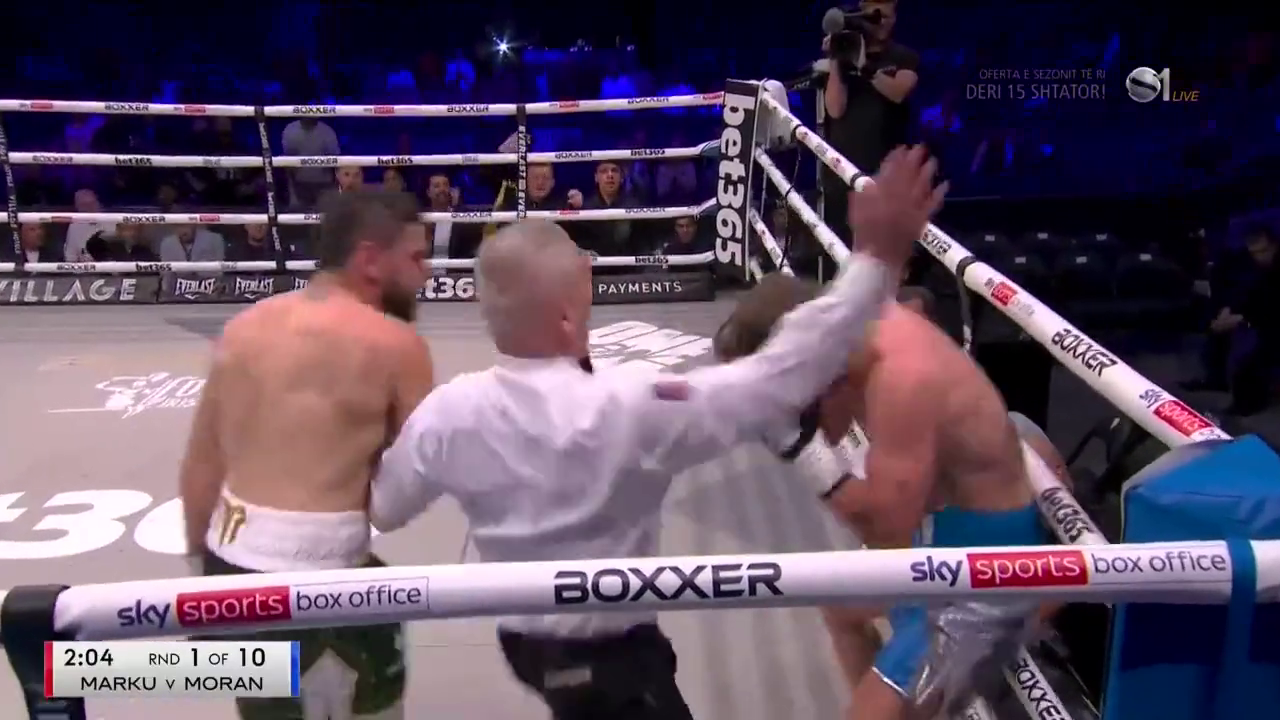 Непобедимый боксер выиграл бой в Англии за 54 секунды. Видео